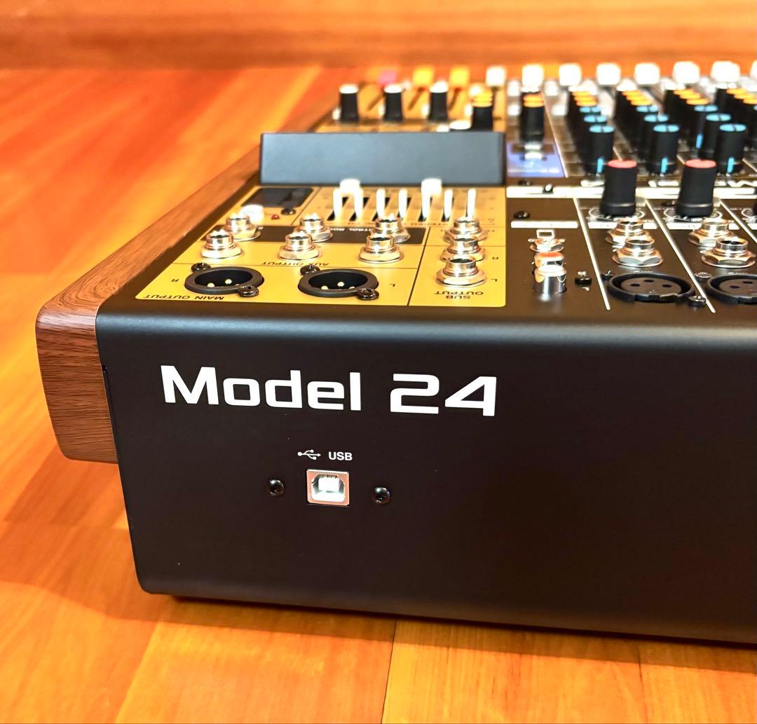 【未使用品】TASCAM ミキサー Model24 特注ハードケース付