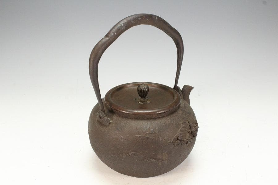 龍文堂造 山水紋 鉄瓶(Ｋ-XA822)