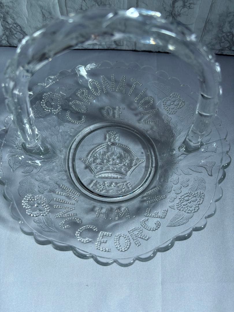 イギリスアンティーク　コロネーション ハンドル付きバスケット