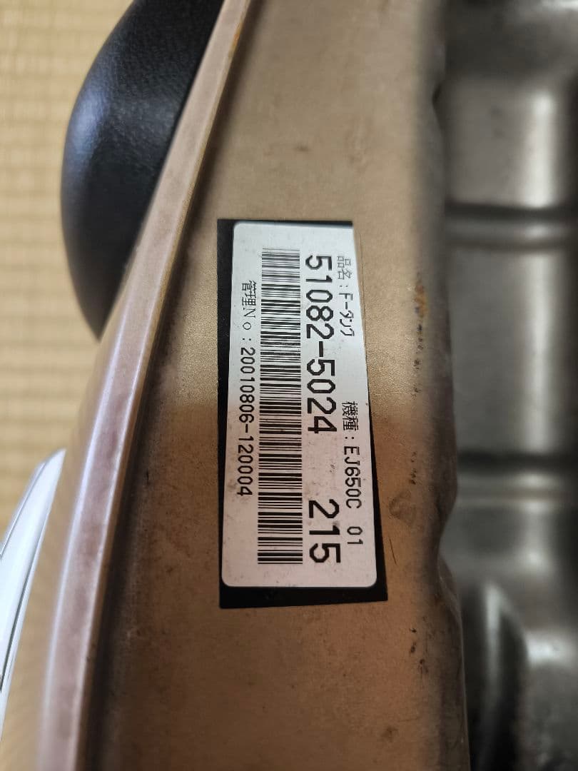 w650 純正タンク　Kawasaki タンク 黒　ベージュ