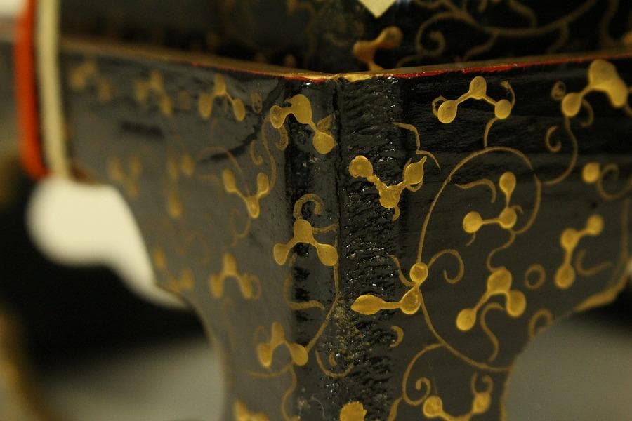 ミニチュア 雛道具 木製 蒔絵家具 重箱 針 鏡 揃い セット(ZE359)