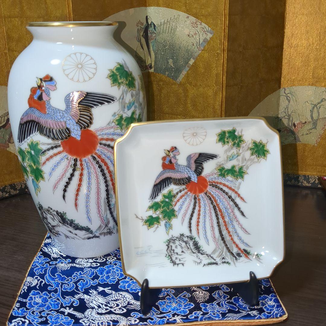 深川製磁　宇佐神宮　花瓶　飾り皿　２点セット　皿立て付き