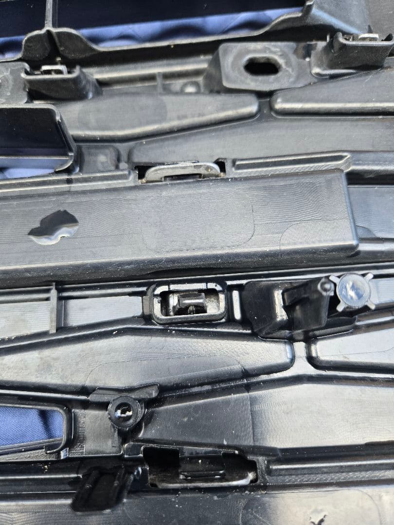 三菱 デリカ D5 後期モデル　純正グリル