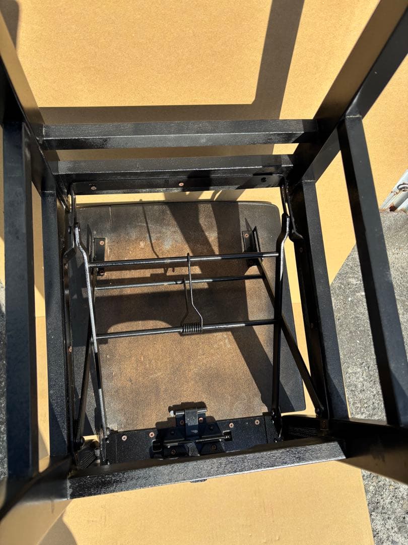 美品　背もたれ付ピアノ椅子　足部フェルト付き　ワインレッド座面