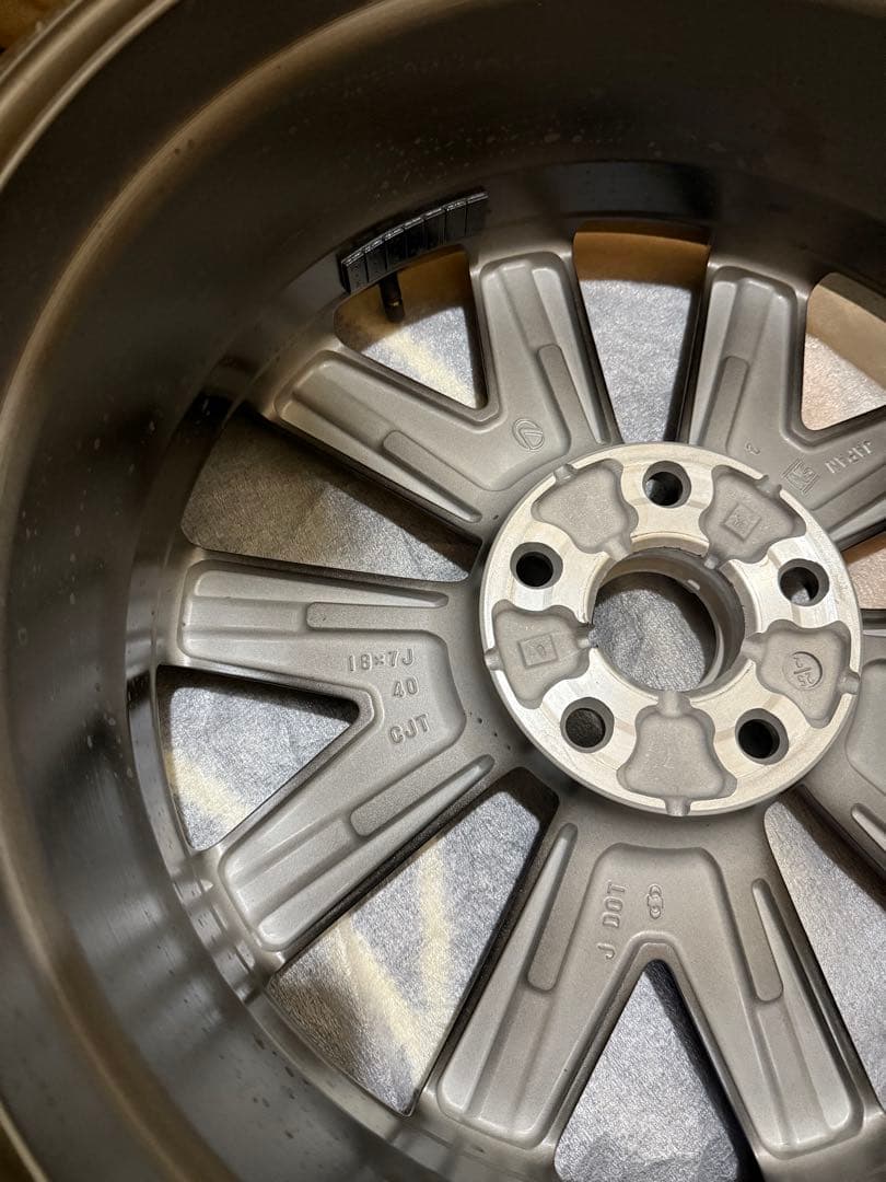 新車外し 未使用 レクサスLBX 18インチ 純正ホイール4本