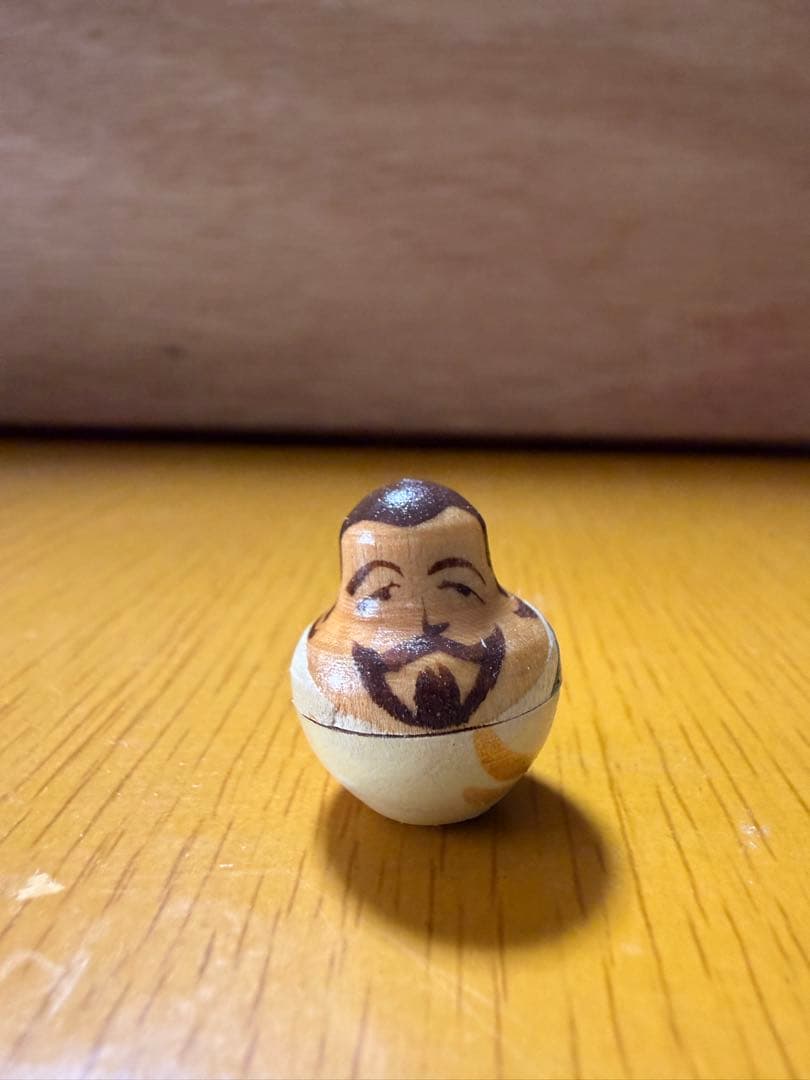 政治家デザインの木製マトリョーシカ