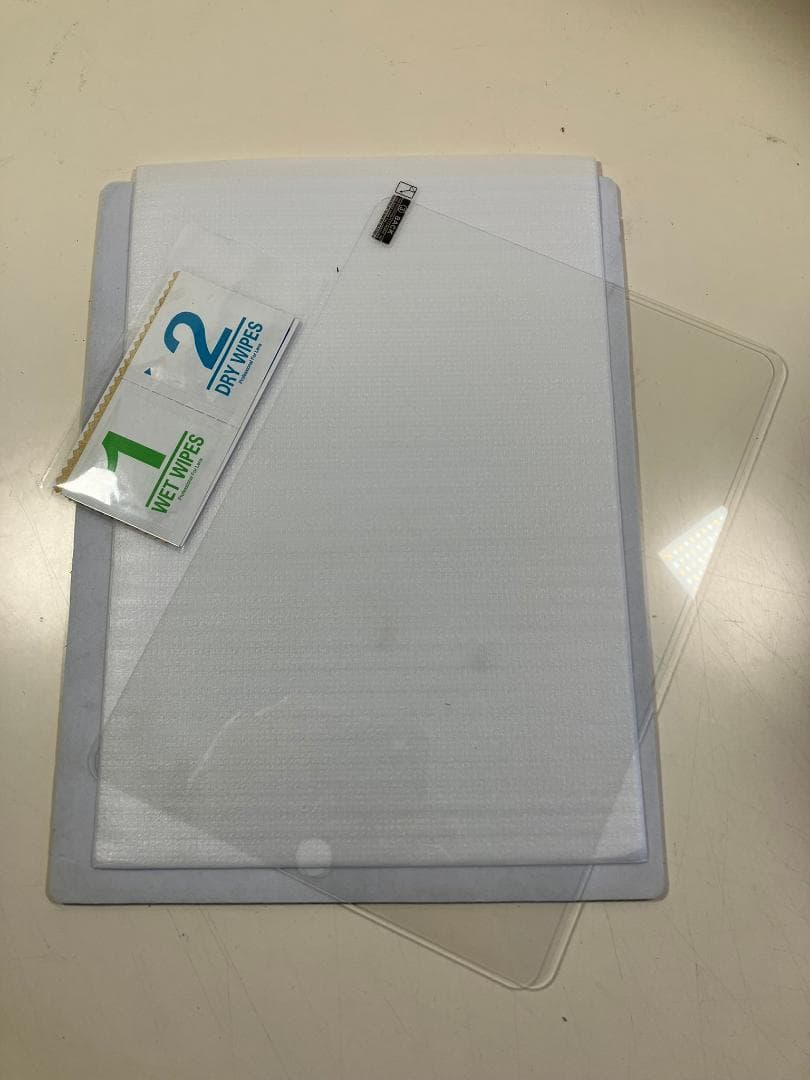 iPad 第8世代　32GB シルバー　Wi-Fiモデル　カバーガラス付