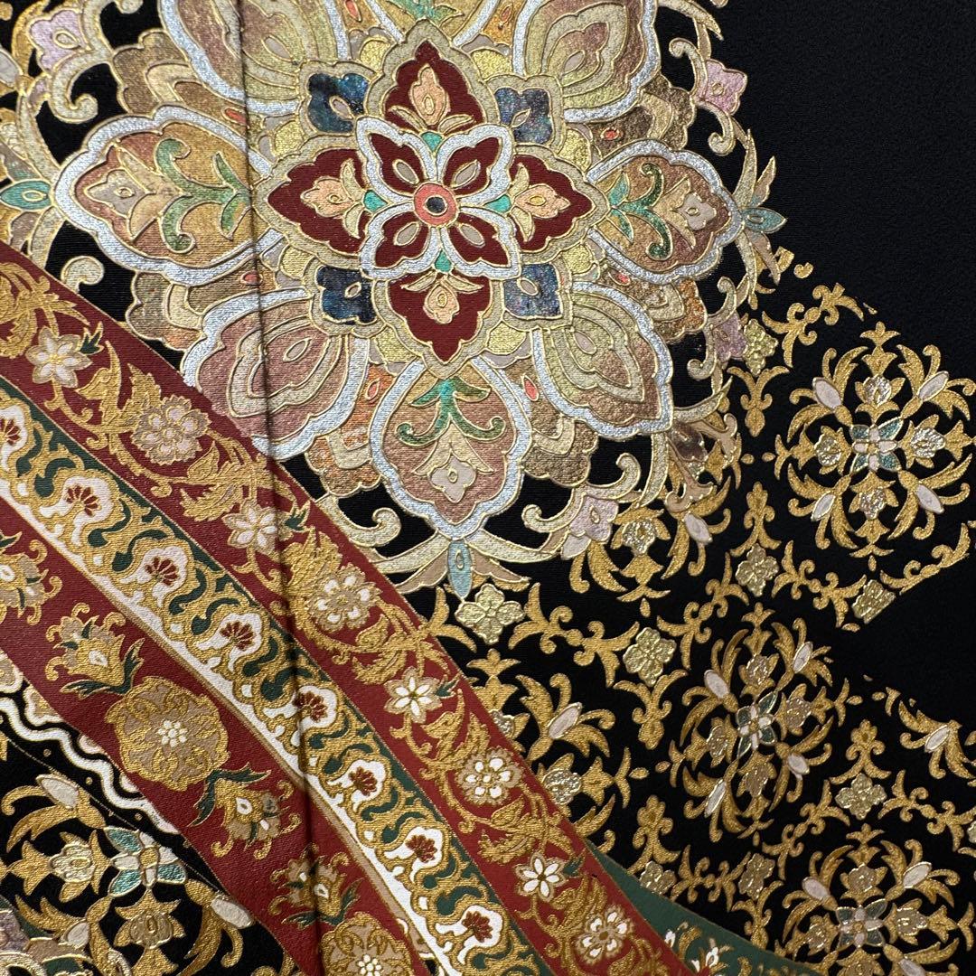 超美品　黒留袖　正絹　袷　広衿　現代　163裄64.5 金　金彩　曼荼羅柄　赤