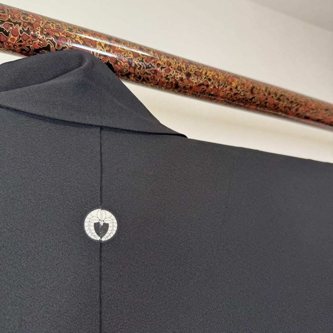 超美品　黒留袖　正絹　袷　広衿　現代　163裄64.5 金　金彩　曼荼羅柄　赤