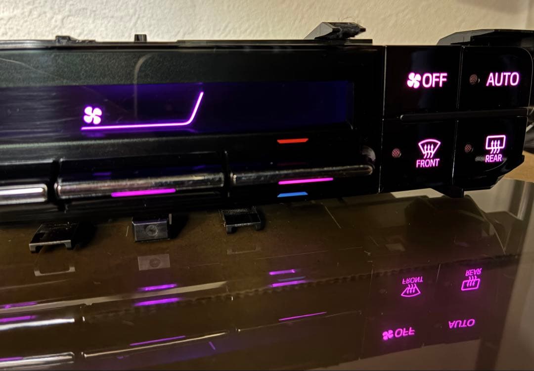 ZVW50プリウス　前期　後期　エアコンパネル　スイッチ　LED打ち替え済み　1