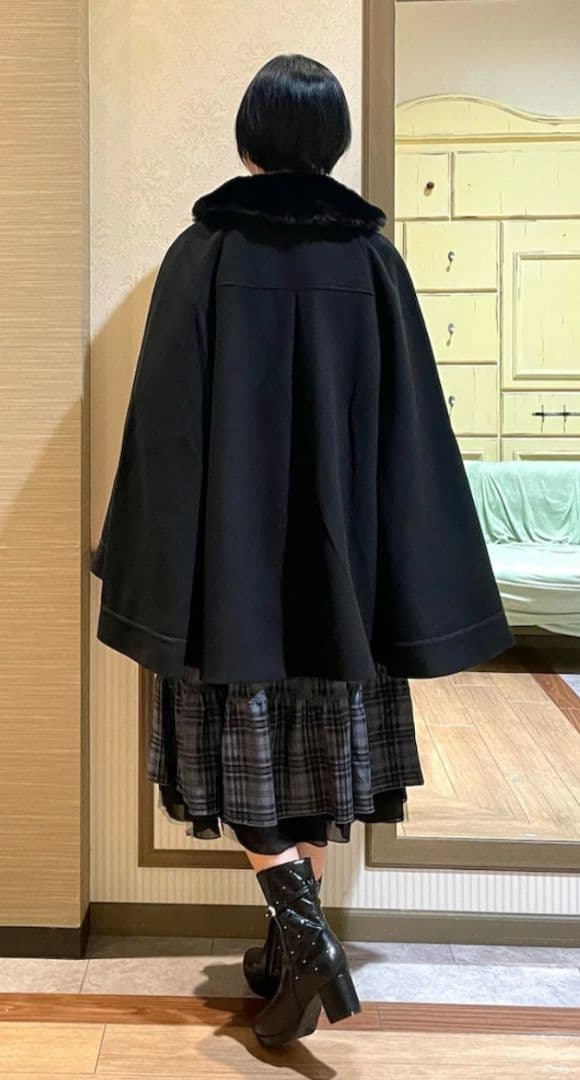 最終値下げ！【新品未使用】axes femme ファー襟付きケープコート 黒