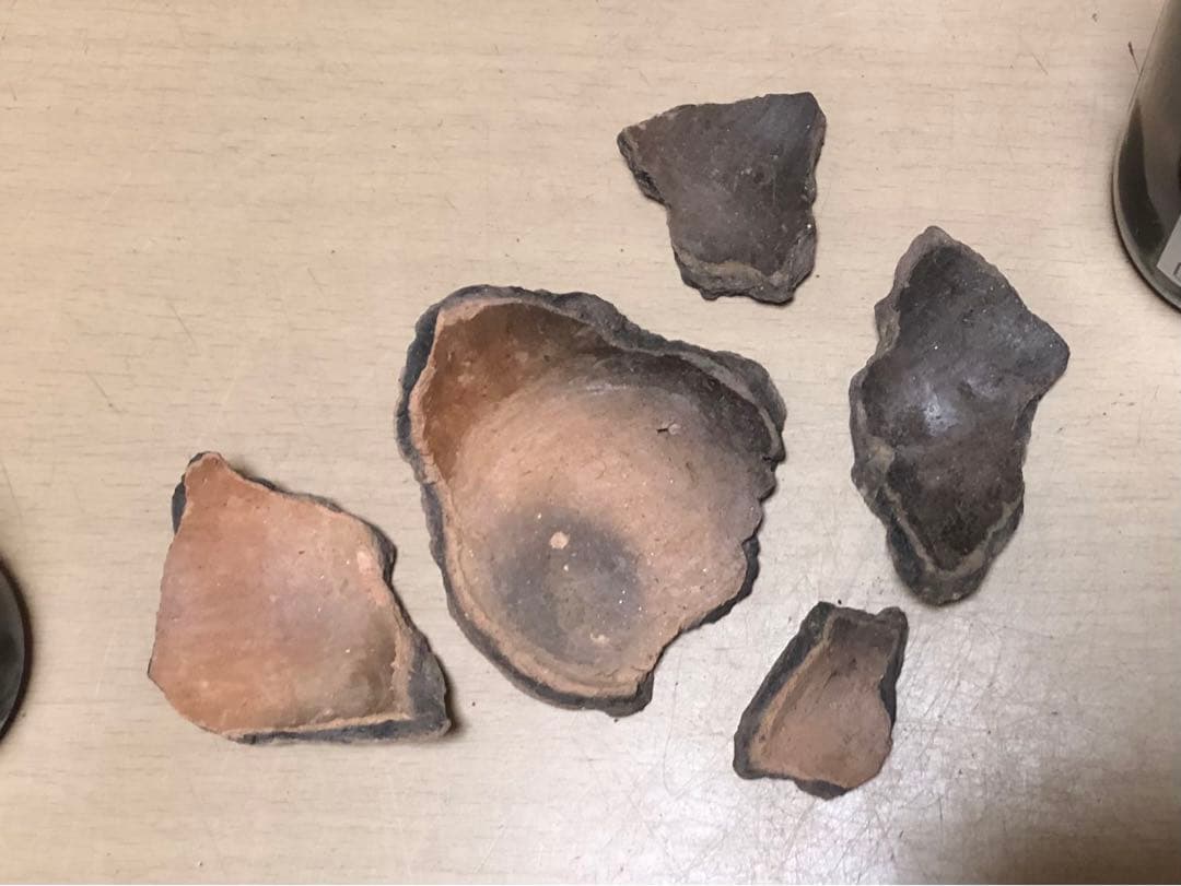 「縄文土器の欠片 No.528」です。