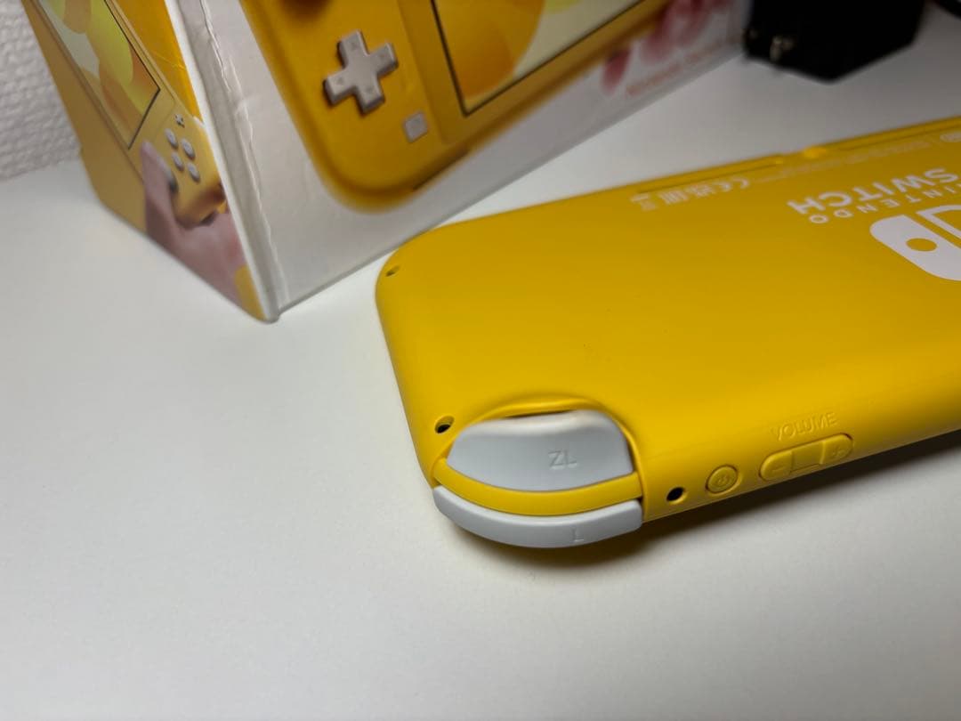 【美品】任天堂 スイッチライトNintendo Switch Lite
