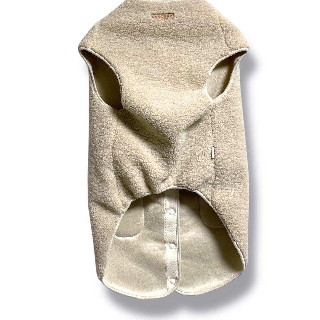 未使用に近い　ドッグデプト　エコムートンボア背中ボタンベスト　アイボリー　3L