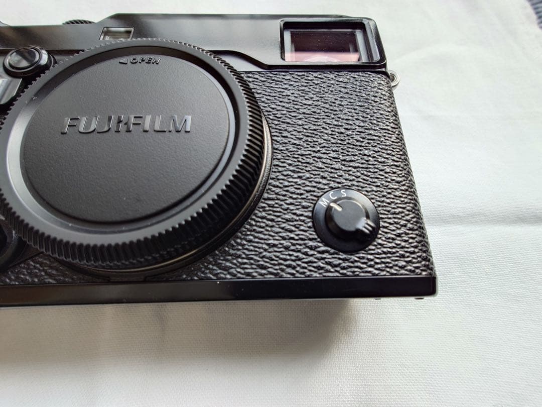 Fujifilm X-Pro2 ブラック ボディ　+ 純正チャージャー