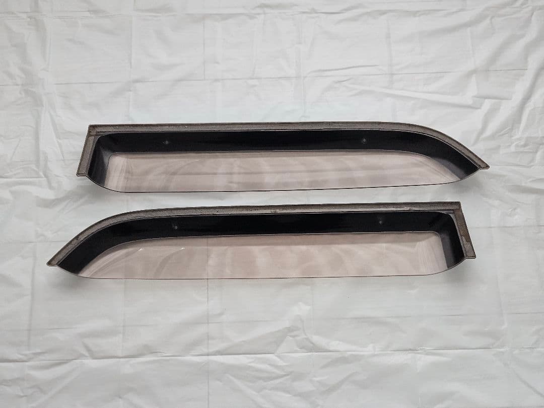 185ハイラックスサーフ　純正バイザー⇒ピーっす