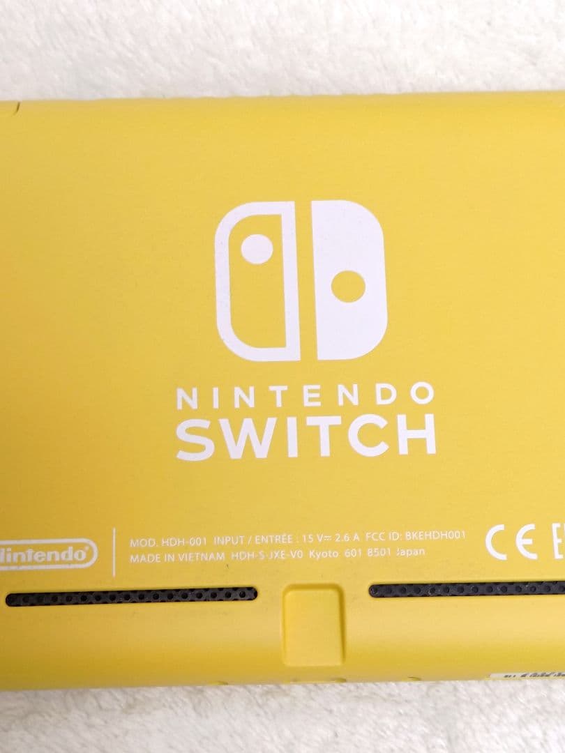 Nintendo SwitchLight イエロー 本体+充電器+外箱