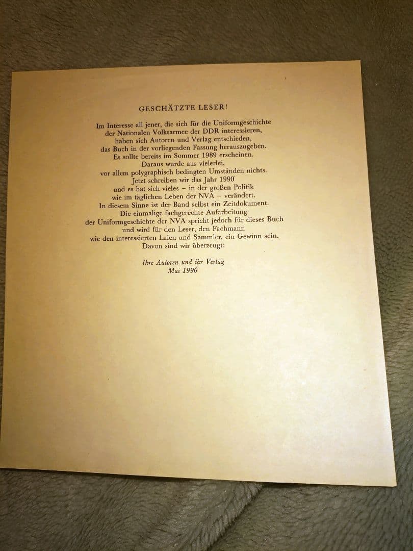 東ドイツ軍　洋書資料本　　DDR 制服・記章・ユニフォームその他