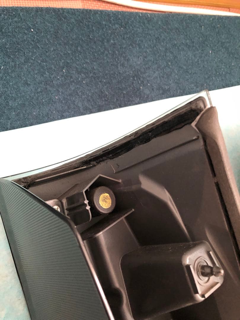 80系　ヴォクシー　純正加工テールランプ　難あり　ノア　エスクワイア