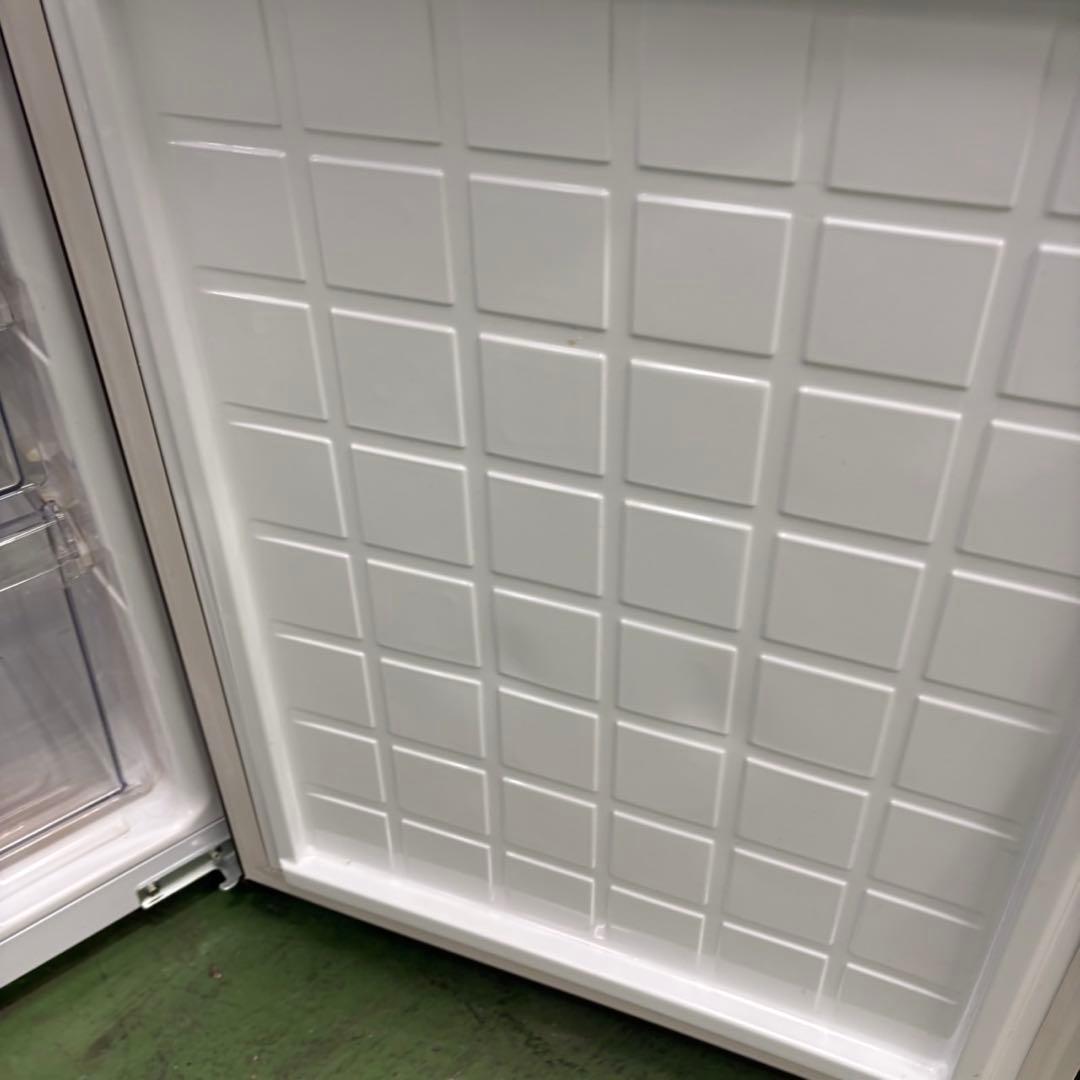 656 SHARP 中型冷蔵庫　200L強　小型　一人暮らし　右開き　2ドア