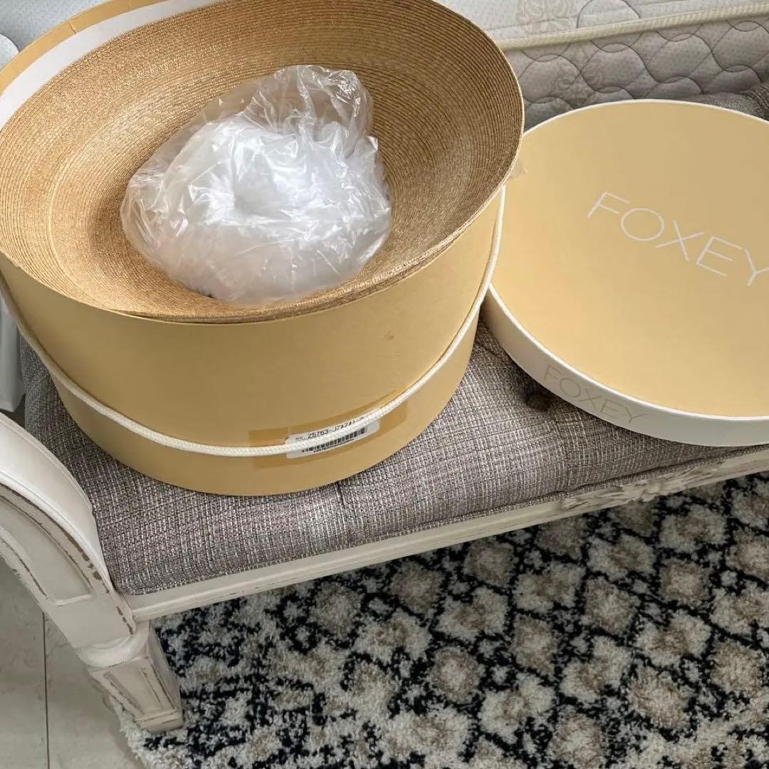 フォクシー黒リボン定番麦わら帽子ストローハット黒リボン付きお箱あり