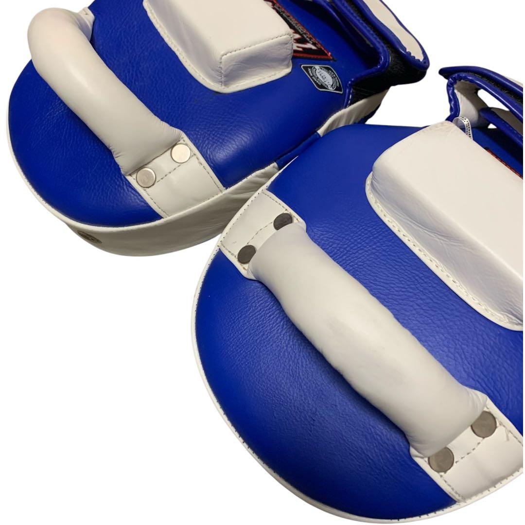 美品！TWINS ツインズ パンチングミット 左右キックボクシング ボクシング