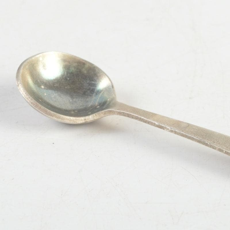 金工作家　櫻内邦子作　純銀刻印　銀塩胡椒入　約36g　匙付　共箱　V　9561