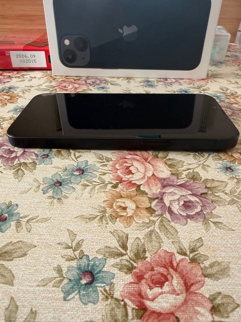 Apple iPhone 13ミッドナイト　本体