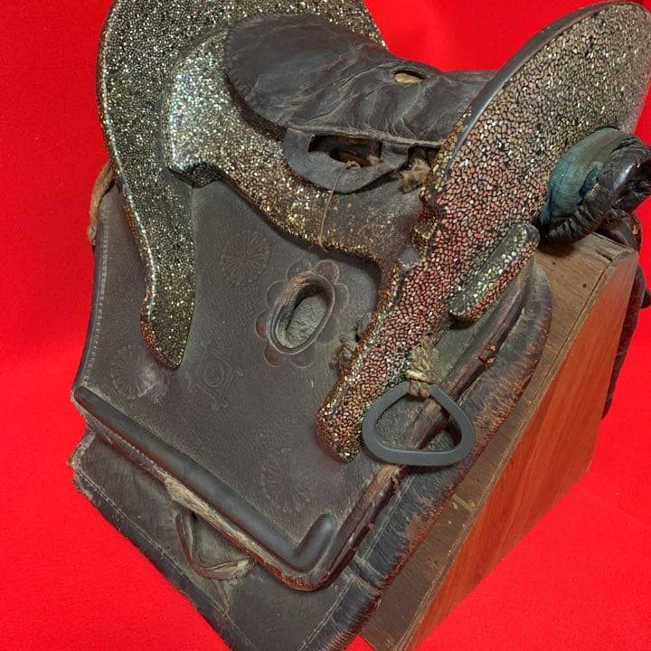 馬具　鎧　馬術　床の間　馬好き　骨董品　博物館　美術館　螺鈿細工　貝細工馬の鞍