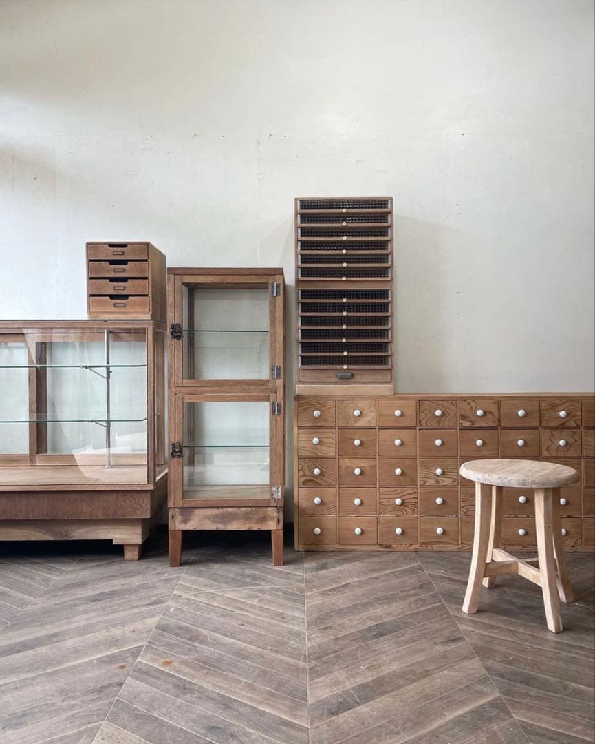 【希少 】白磁摘みの引き出し4 5杯ローボード　杉材