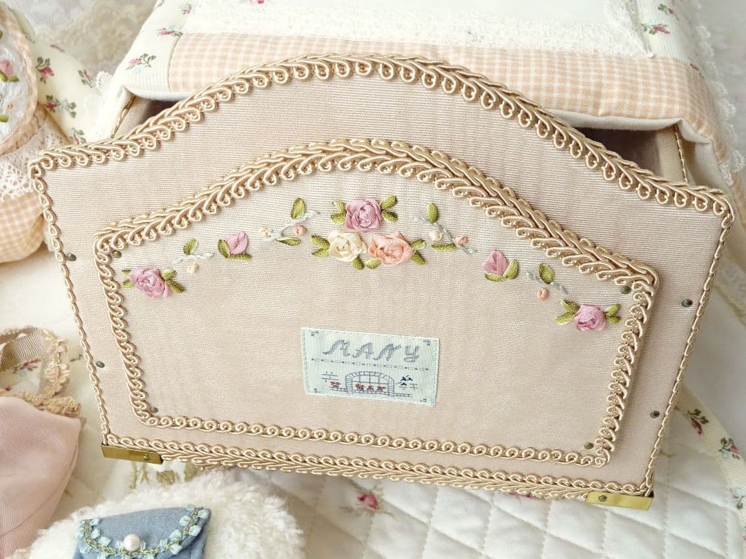 マニー　うさぎのぬいぐるみベッドルーム　コラージュウォールポケット　ローズイマン