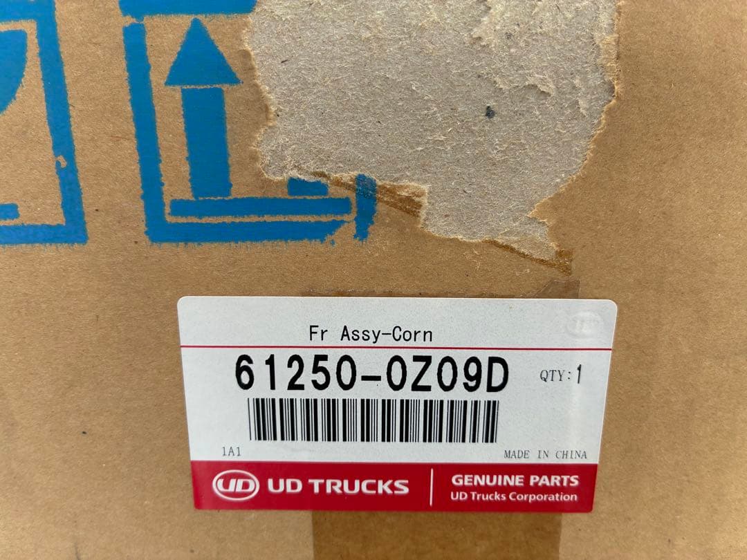 た*ヲ様 期間限定値下げ！　07クオン 純正　コーナーパネルメッキ