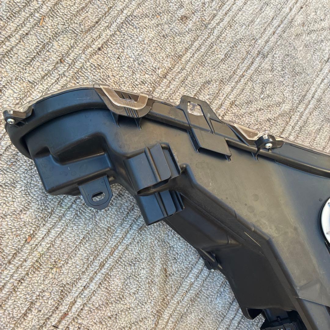 アクア　純正ヘッドライト　左側　MXPK10