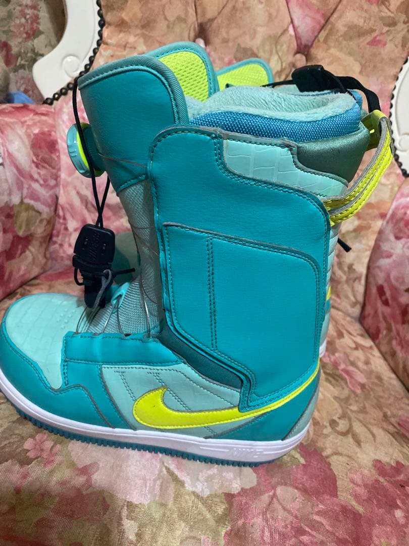 早い者勝ち❤️Nike 水色 女性用 スノーボードブーツ