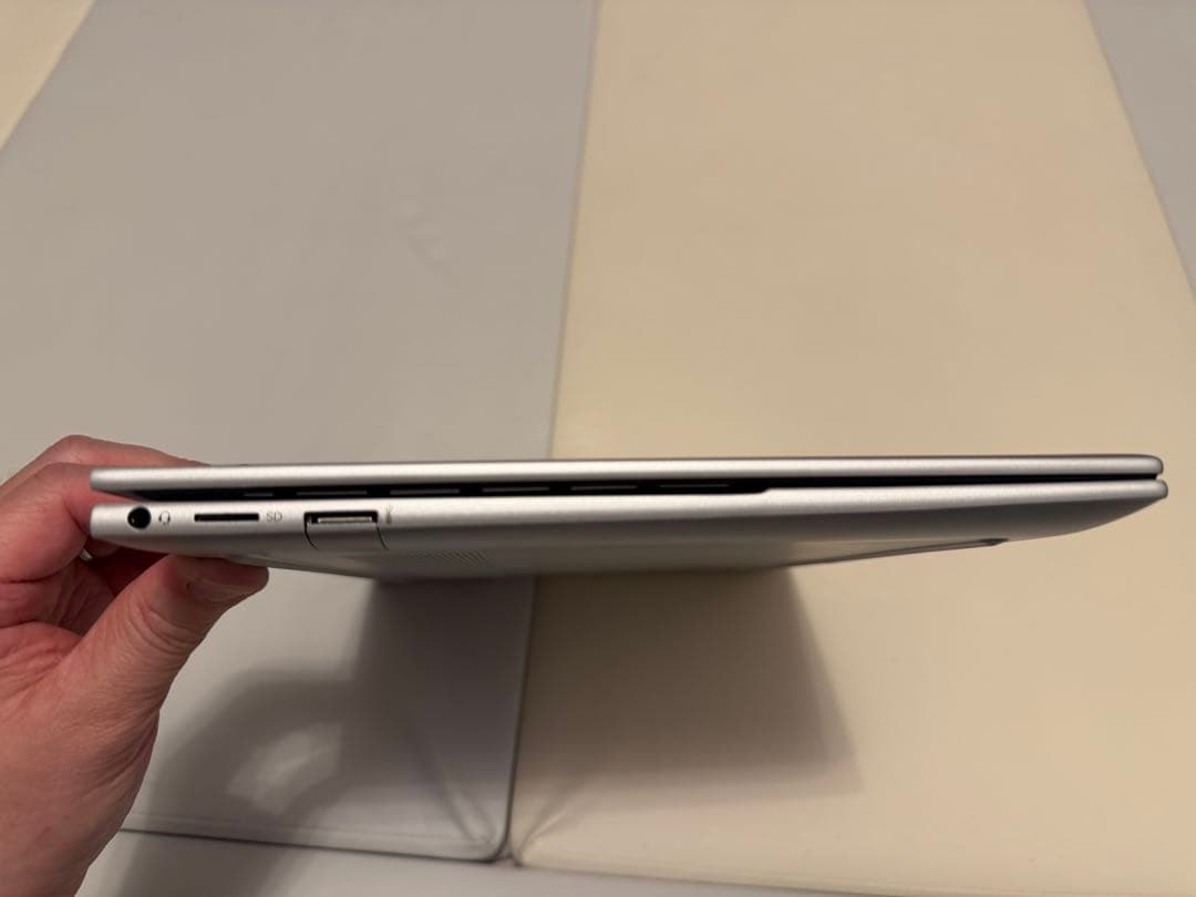 OLED高精細 HP Envy x360 i5 8GB 512GB