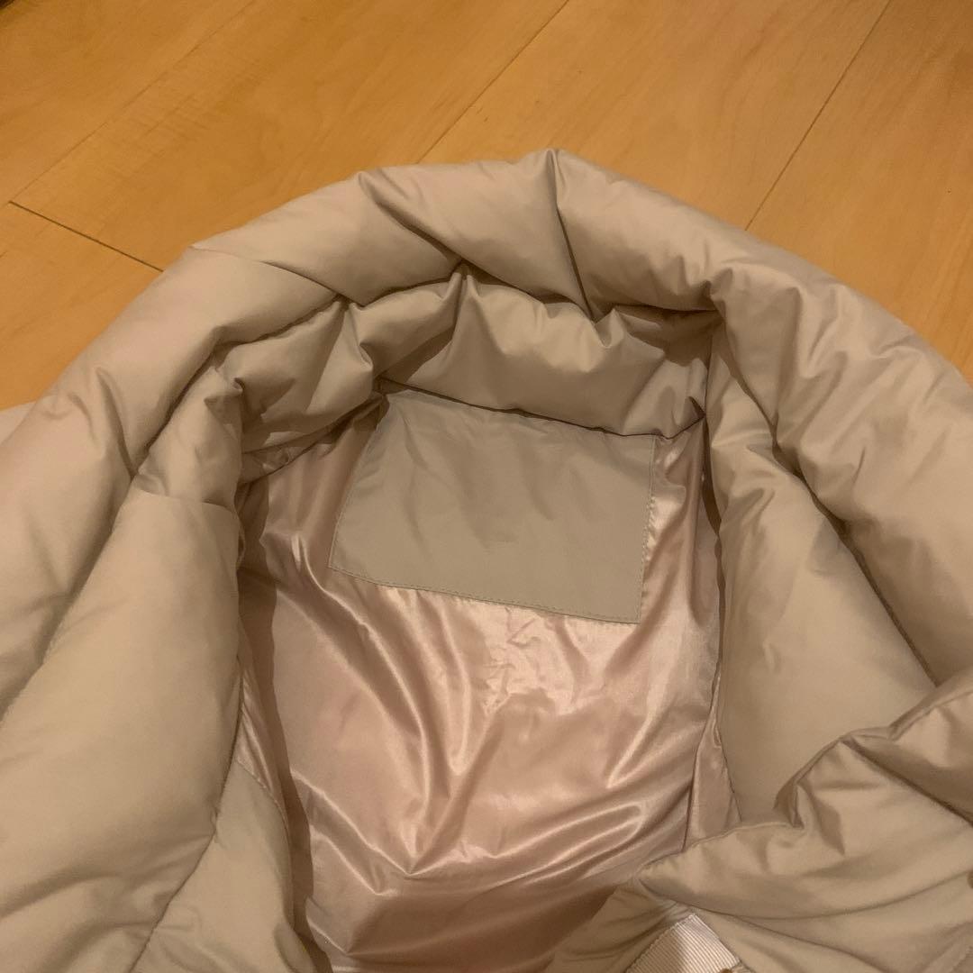 西川ダウン 完売ポンチョ 新品未使用 ベージュカラー　ケープ