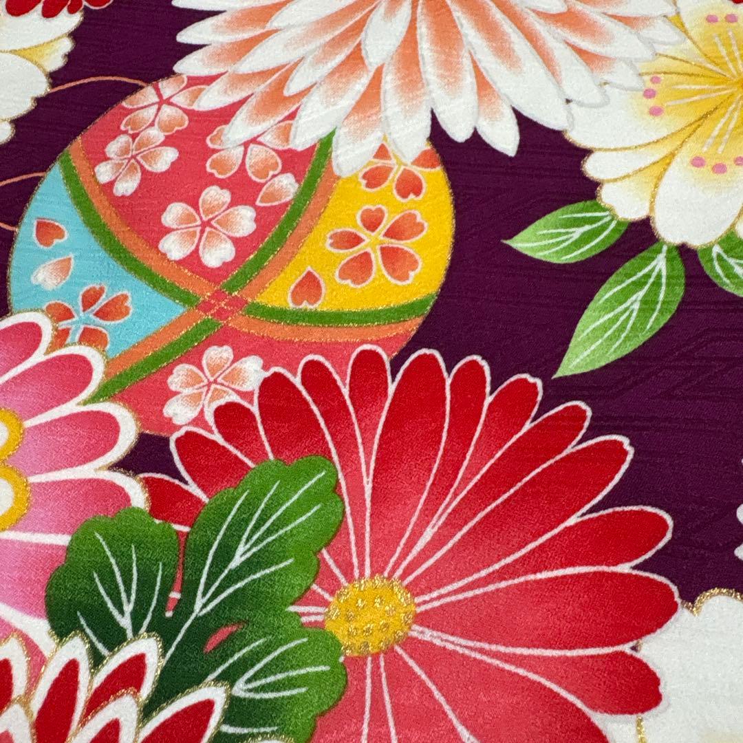 98 式部浪漫　着物単品　紫×鞠×菊　7歳　七五三着物　四つ身　美品　日本製