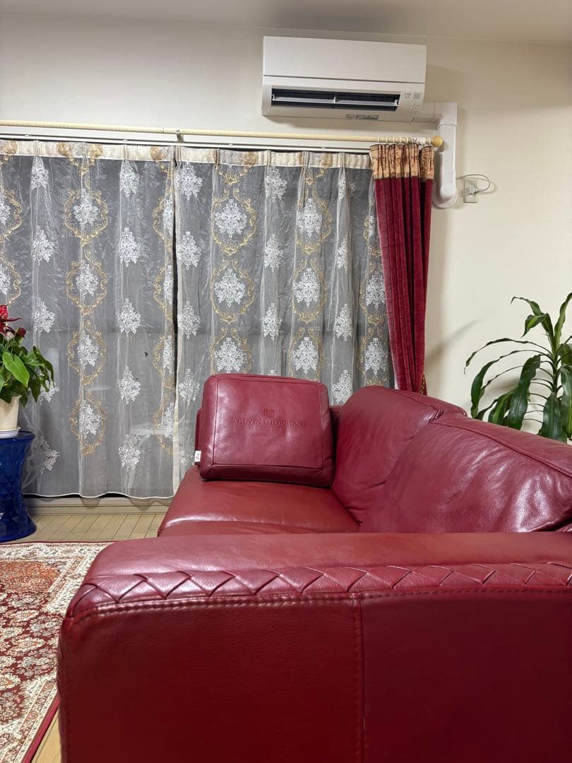 最終値下げおしゃれでモダンなワイン色赤い総革レザー3人掛けソファ