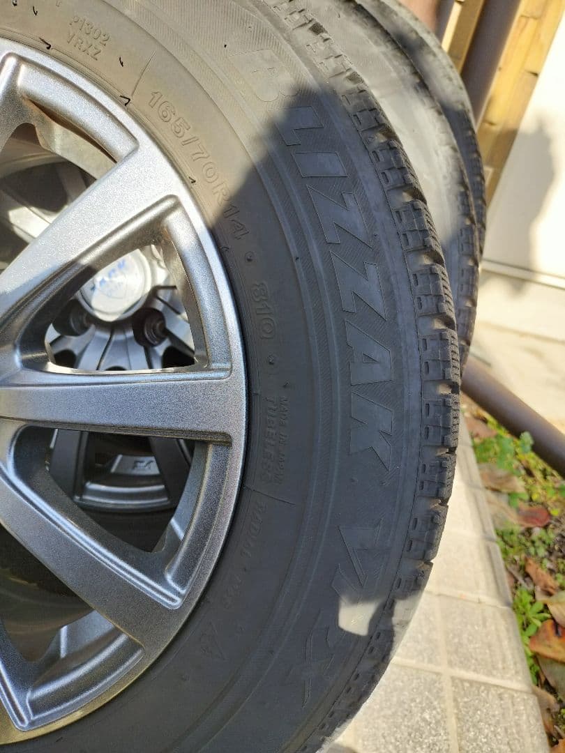 送料無料 美品【14インチ4本】【バリ溝】【165/70R14】ブリザックVRX