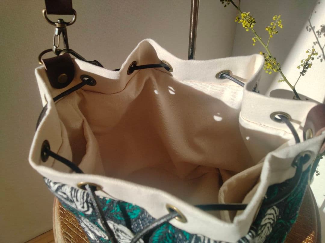 『丸みを帯びた2way巾着バッグ』(М) 　ミナペルホネン