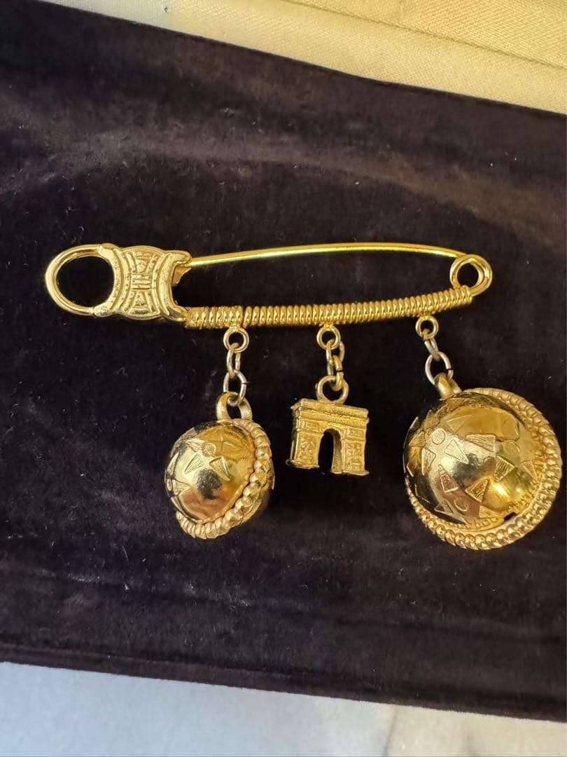 CELINE ゴールド ブローチ