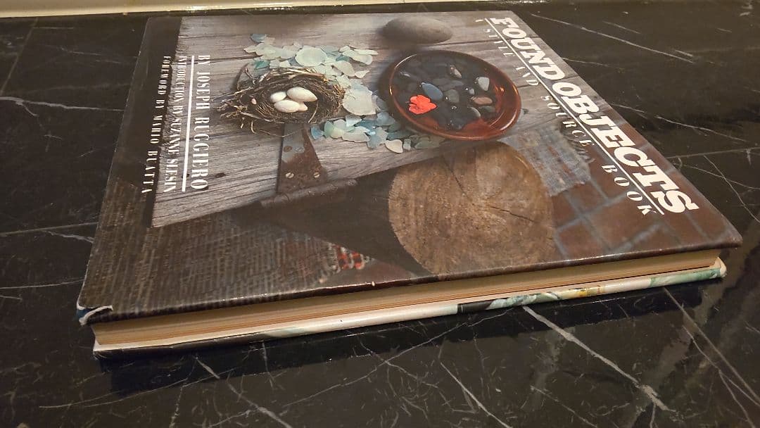 デザイン系の洋書　FOUND OBJECTS ライフスタイル　写真集　英語