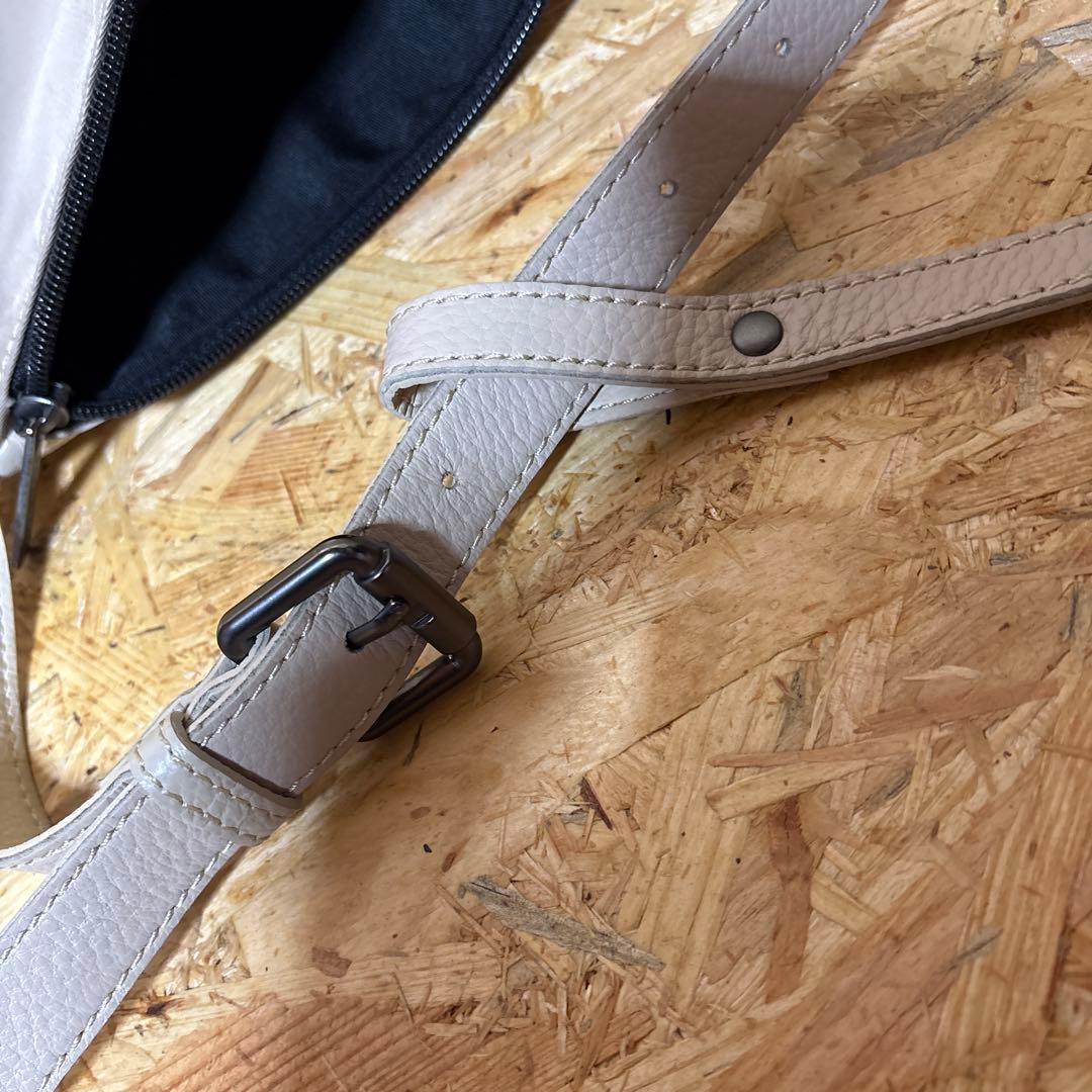 sarah pacini 本革レザー ボディバッグ ショルダーバッグベージュ