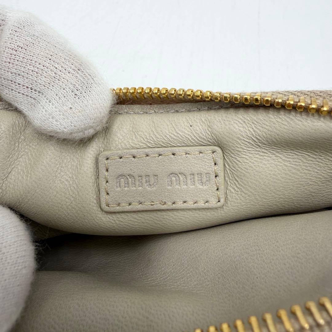 【美品】ミュウミュウ ポーチ 小物入れ ウォレット フラワー ロゴ ナッパレザー