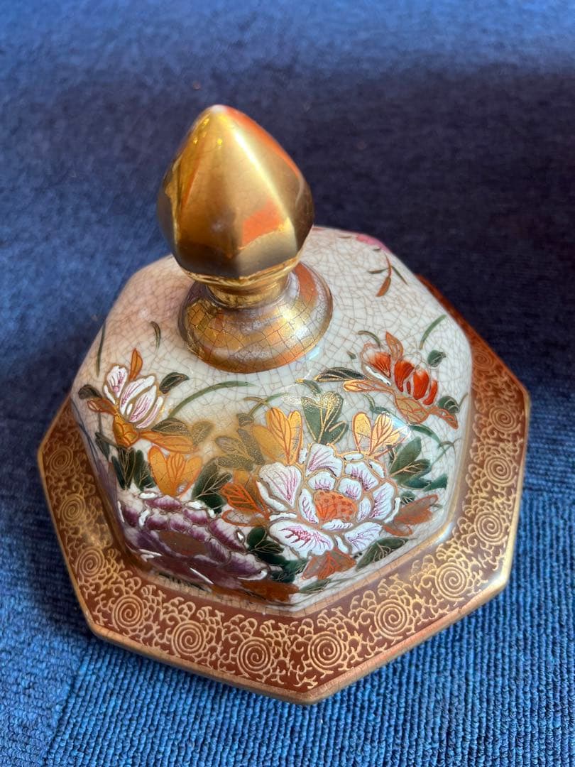 1004 昭和初期　薩摩焼　色絵本金彩花鳥　沈香壷　時代物