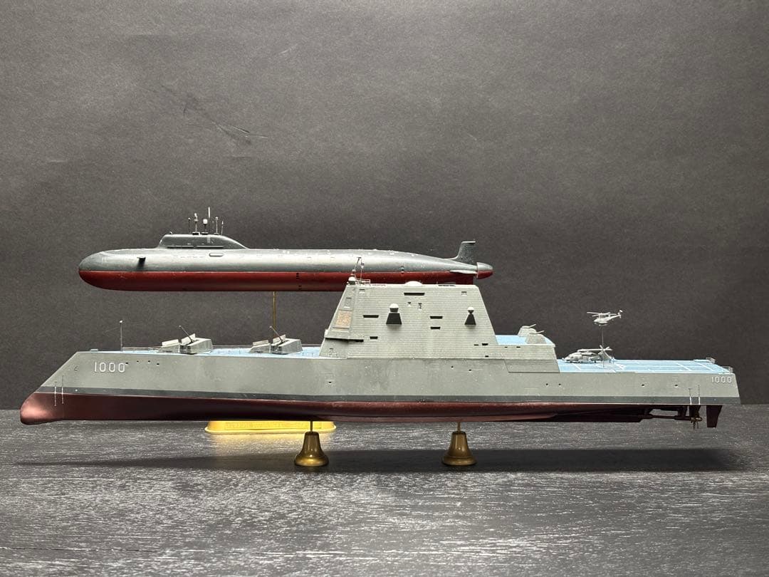 ステレス艦〝ズムウォルト〟＆ロシア原潜（1/350)