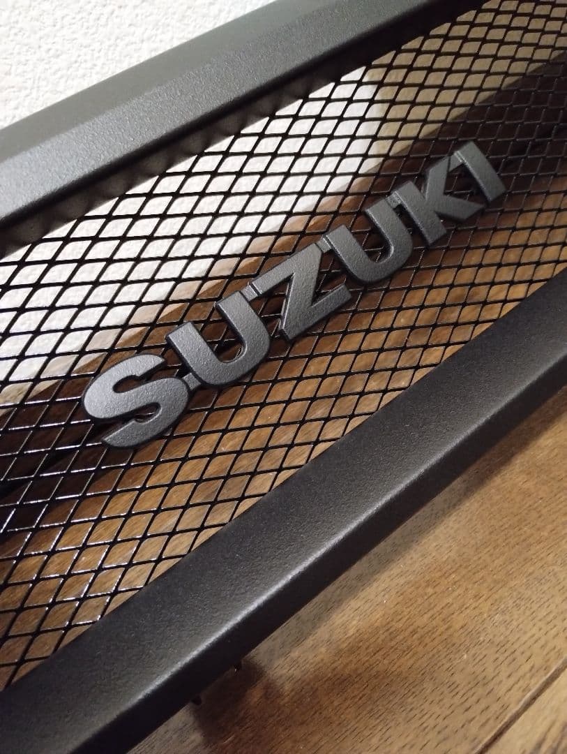 スズキジムニーJB23純正フロントグリル改 ラバーチッピング塗装 + エンブレム