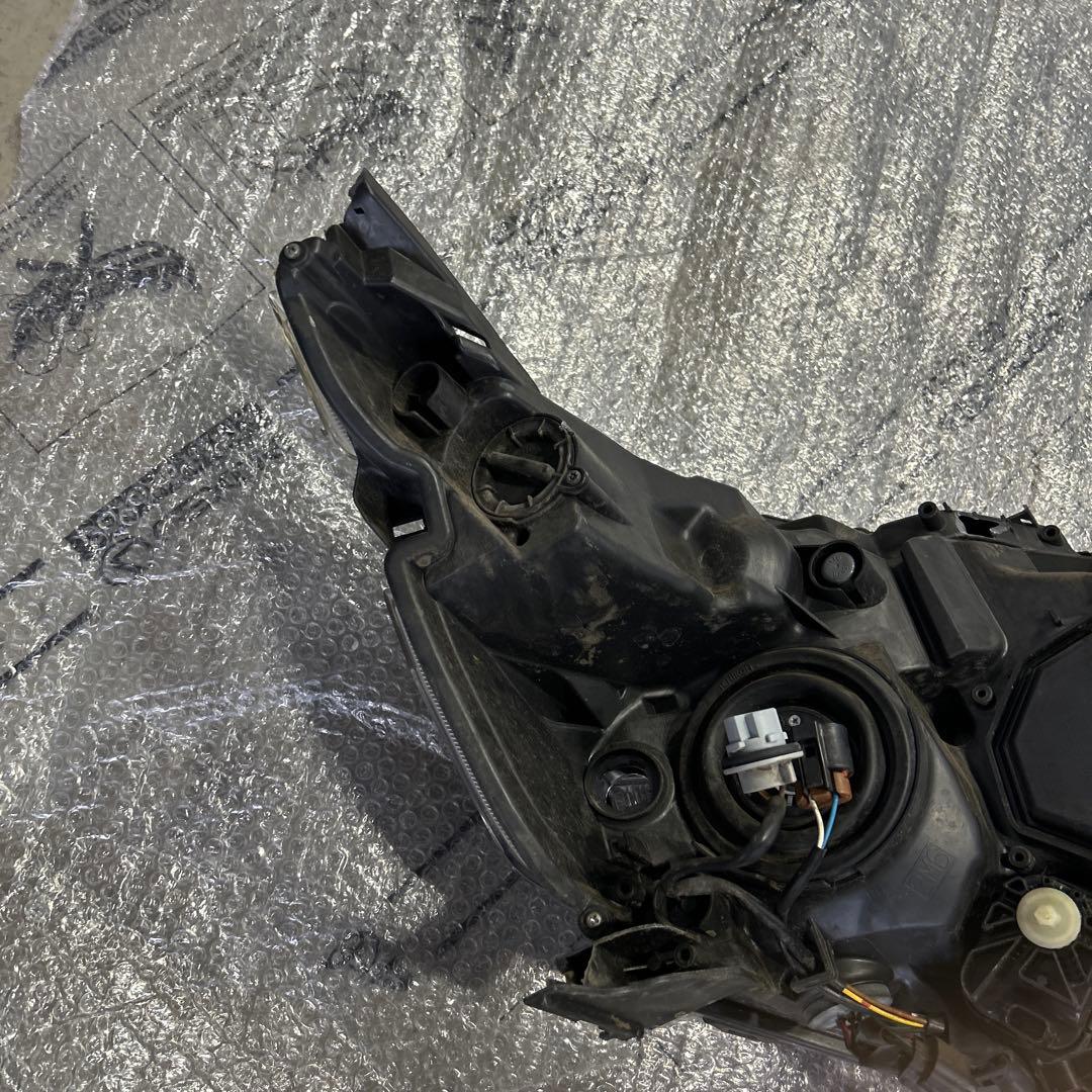 車*)様 ヴォクシー　ヘッドライト　左　ICHIKOH 28-229 ジャンク品