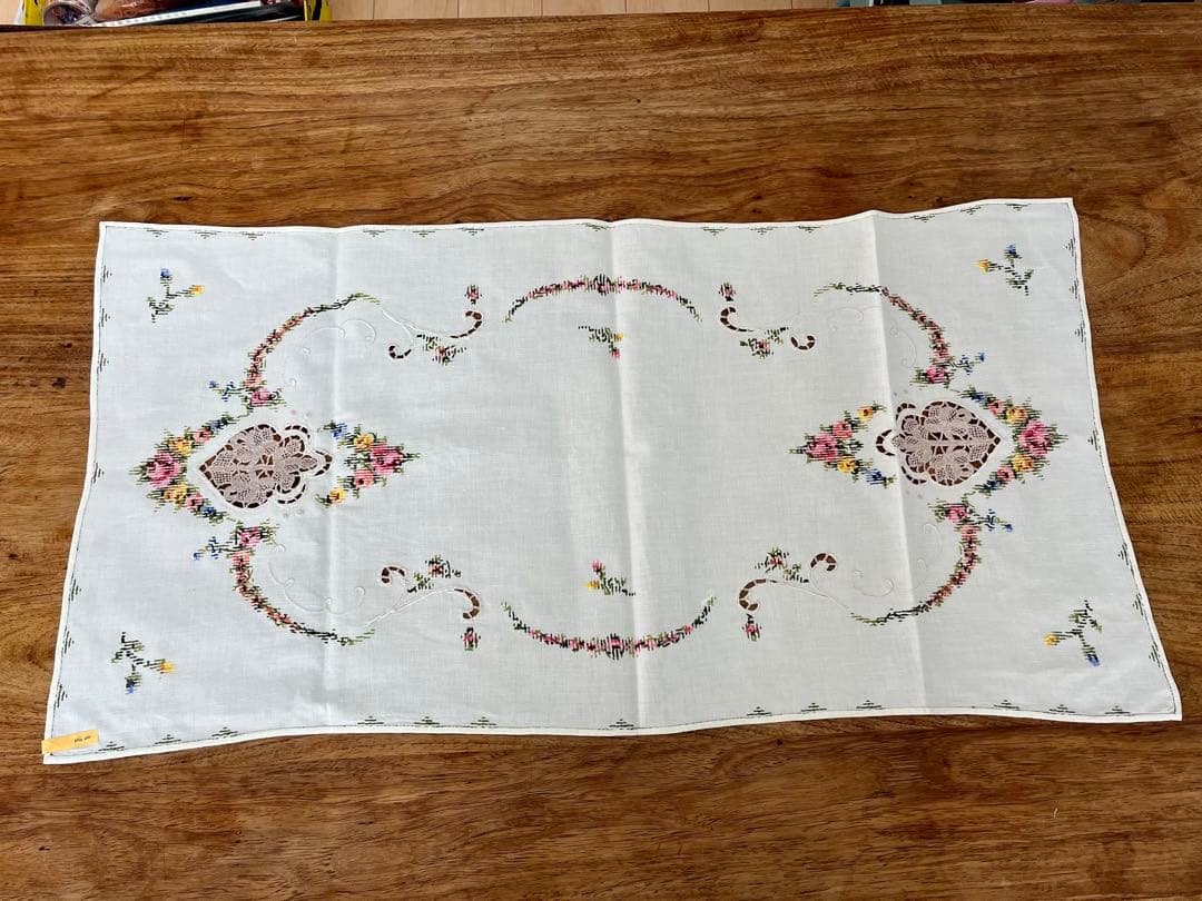 アンティーク　クロス　センターテーブル　手刺繍