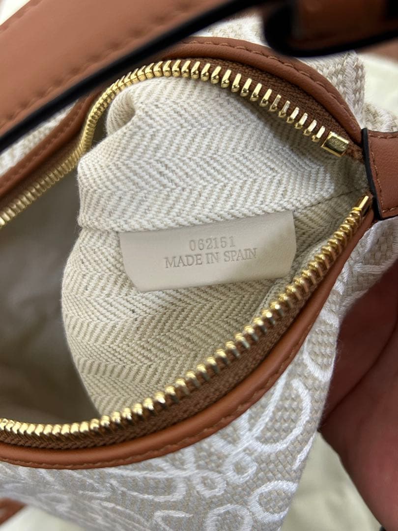 ロエベ キュービィ アナグラム ショルダーバッグ